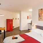 Urban Island I Riverside Apartments